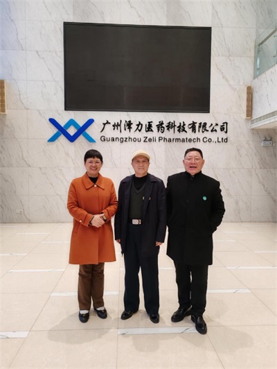 在“农业兴旺、农民安定，则国家统一、社会稳定”的时代强音中，广东神龙食叶草农业有限公司董事长孔岩，紧握习总书记“三农”工作重要论述这把“金钥匙”，全力开拓富硒食叶草产业的广阔天地，为解决粮食安全、食品安全和全民健康问题，推动乡村振兴战略注入了新的活力。