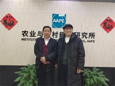 在“农业兴旺、农民安定，则国家统一、社会稳定”的时代强音中，广东神龙食叶草农业有限公司董事长孔岩，紧握习总书记“三农”工作重要论述这把“金钥匙”，全力开拓富硒食叶草产业的广阔天地，为解决粮食安全、食品安全和全民健康问题，推动乡村振兴战略注入了新的活力。