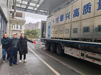 在“农业兴旺、农民安定，则国家统一、社会稳定”的时代强音中，广东神龙食叶草农业有限公司董事长孔岩，紧握习总书记“三农”工作重要论述这把“金钥匙”，全力开拓富硒食叶草产业的广阔天地，为解决粮食安全、食品安全和全民健康问题，推动乡村振兴战略注入了新的活力。