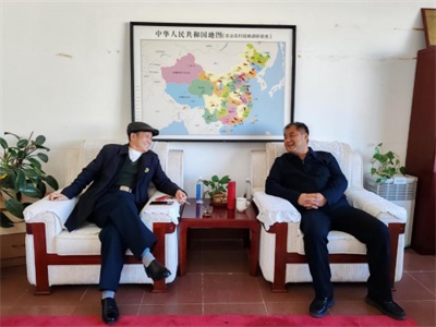 在“农业兴旺、农民安定，则国家统一、社会稳定”的时代强音中，广东神龙食叶草农业有限公司董事长孔岩，紧握习总书记“三农”工作重要论述这把“金钥匙”，全力开拓富硒食叶草产业的广阔天地，为解决粮食安全、食品安全和全民健康问题，推动乡村振兴战略注入了新的活力。