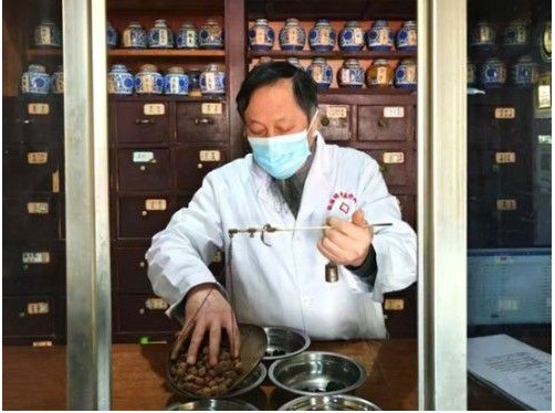 2026全国两会特别报道国粹承初心 中医献两会 著名中医——钱国锋